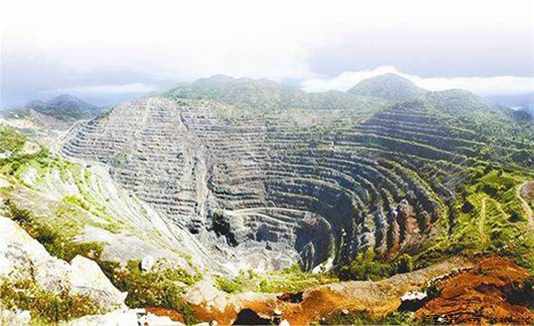 草坪在石山復(fù)綠工程中的應(yīng)用 草坪在石山復(fù)綠工程中的應(yīng)用